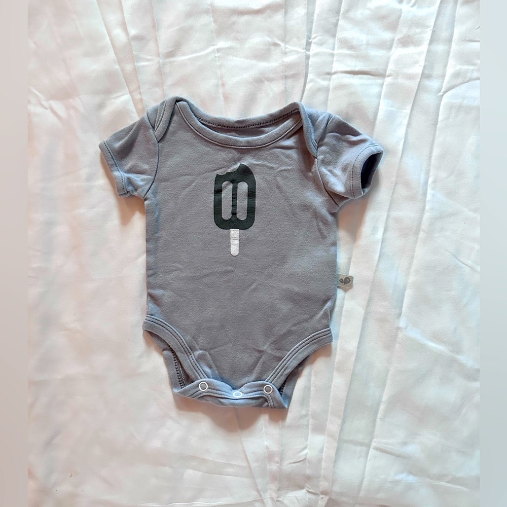 Super soft organic cotton onesie with a popsicle!